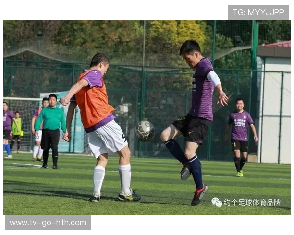 奈良雄心与福冈心锐的激烈对决展现足球激情与团队精神